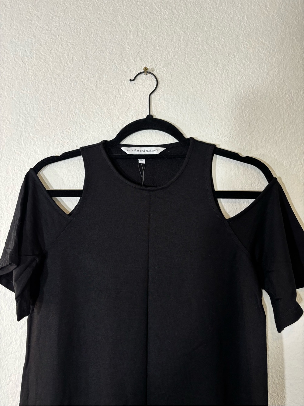 NWT Cupcakes And Cashmere Hyde Cold Shoulder Black Mini Dress Size XS - Picture 4 of 10
